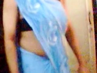 womany in saree exposing herself in this sexy vide