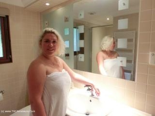 Barby In The Shower